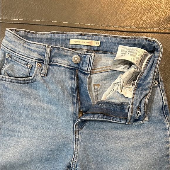 Levi's 721 High Rise Skinny Light Blue Denim Jeans, size 26 EUC - Picture 4 of 6